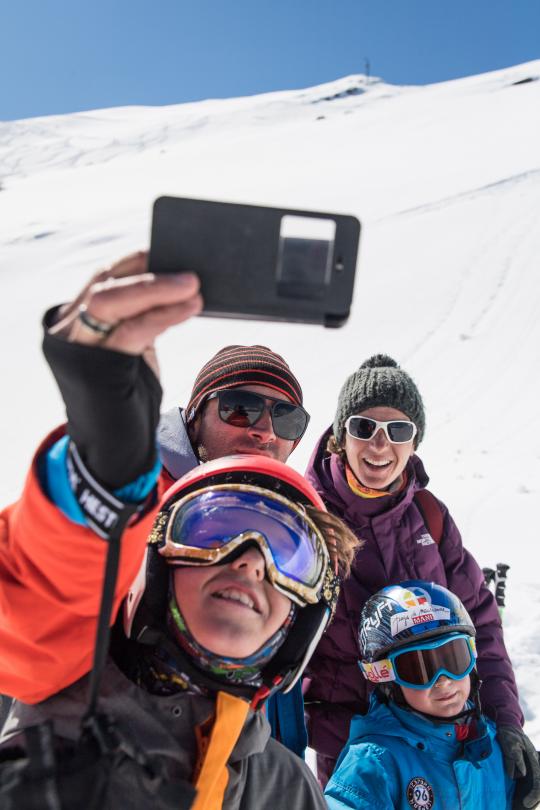 selfi famille ski karellis